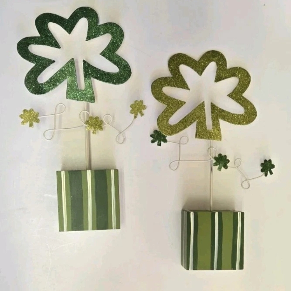 Green Shamrock Table Decor